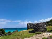 The sea and the ancient building of Tulum