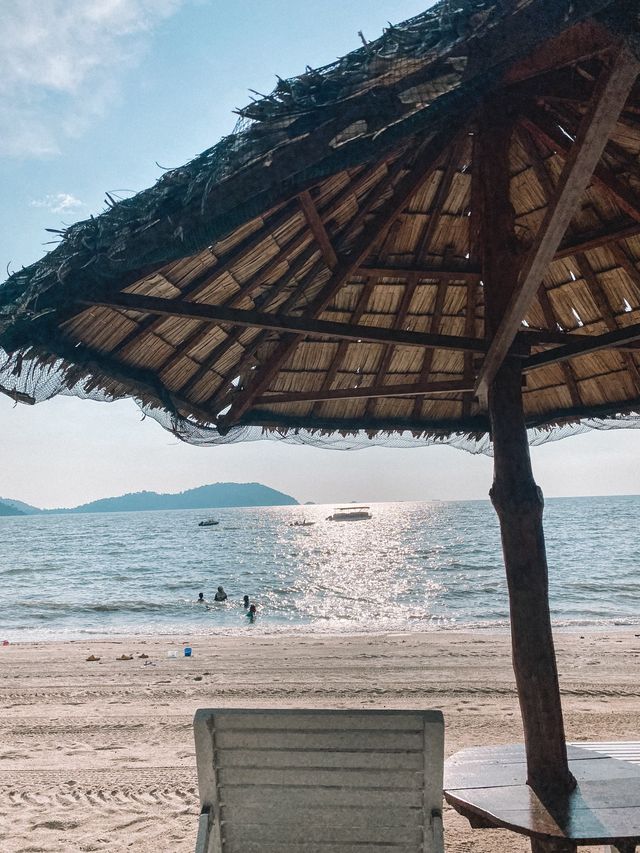 Mesmerizing sunset view of Lumut Beach 🌤️