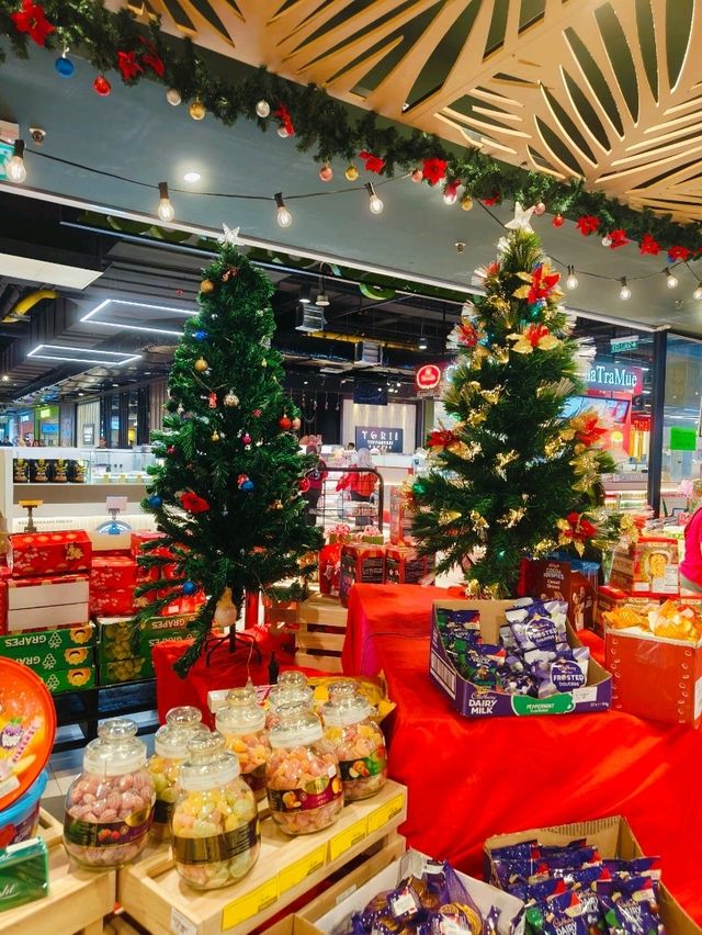 A Festive Stroll Through Jaya Grocer – Christmas Cheer Everywhere!