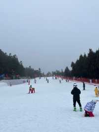 長沙冬日雪韻：明月山滑雪與溫泉之旅