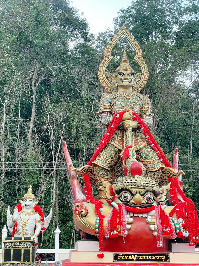 ท้าวเวสสุวรรณ วัดเขาช่องลม | ชลบุรี