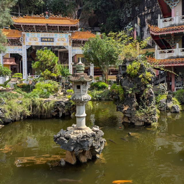 A Peaceful Oasis at Ipoh Sam Poh Tong Temple!