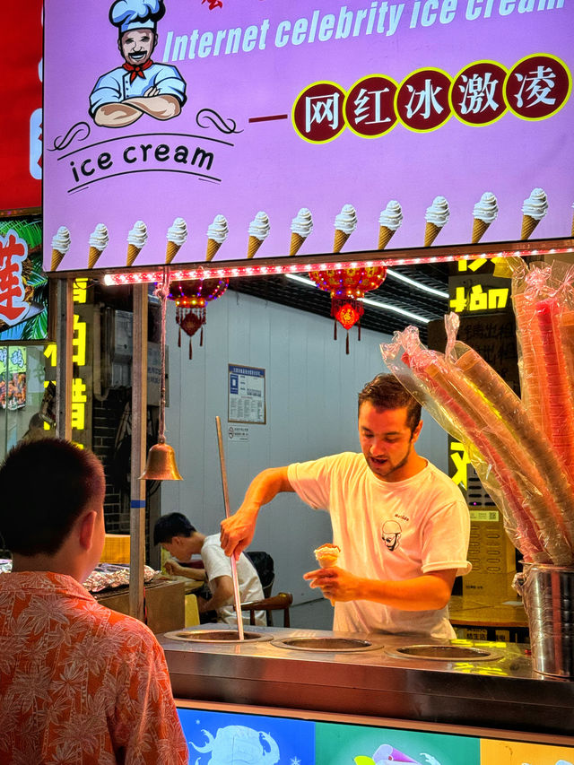 三亞最火夜市｜來這裡簡直就是去了台灣墾丁