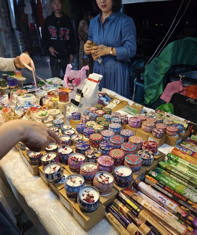 西雙版納江邊夜市衝衝衝。