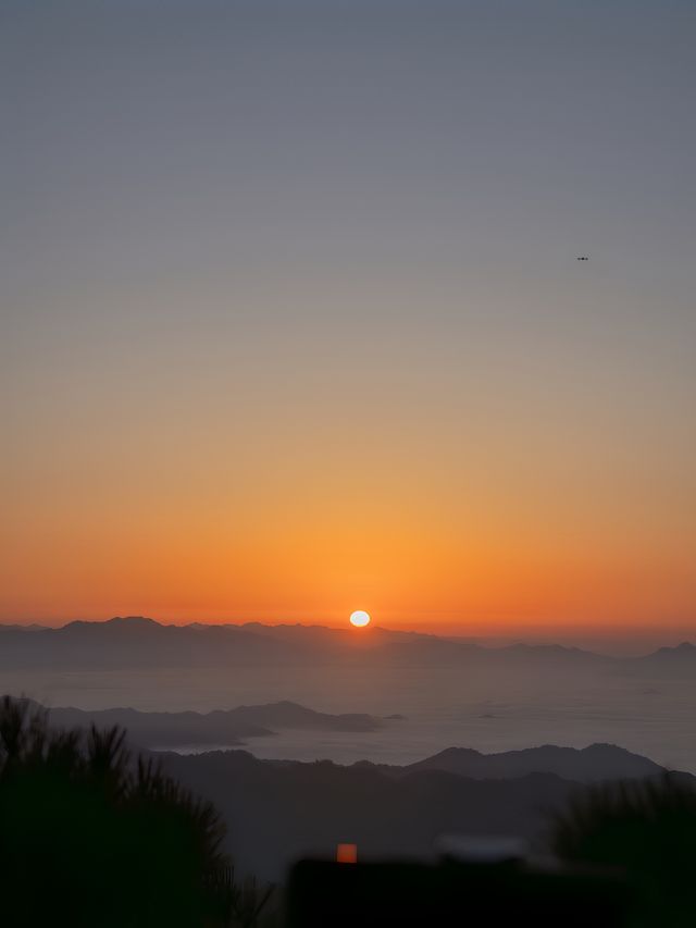 秦嶺山脈奔赴雲海日出 駕車直達太子嶺。