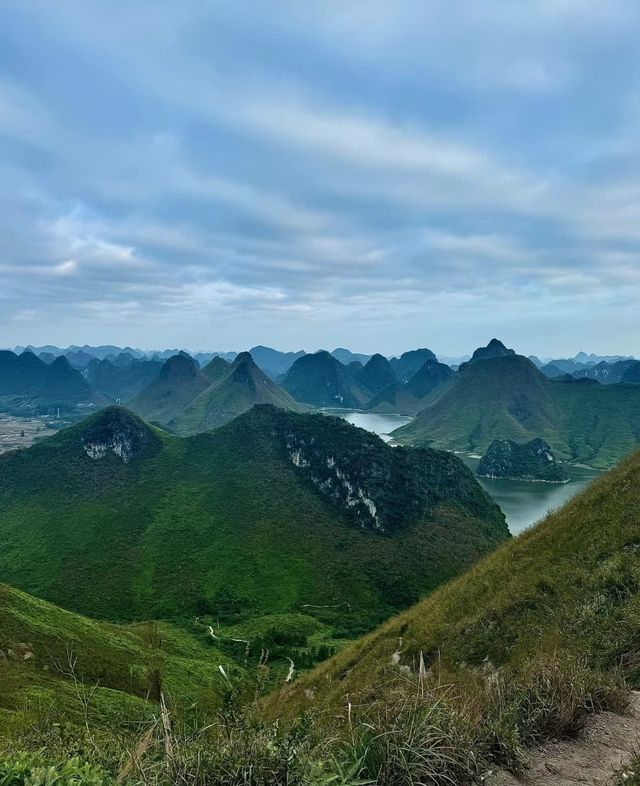 輕裝走了位於廣西崇左天等縣的劍龍山，。