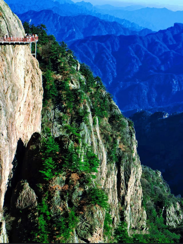 Luoyang Laojun Mountain: A Sacred Journey into Nature and Taoist Heritage