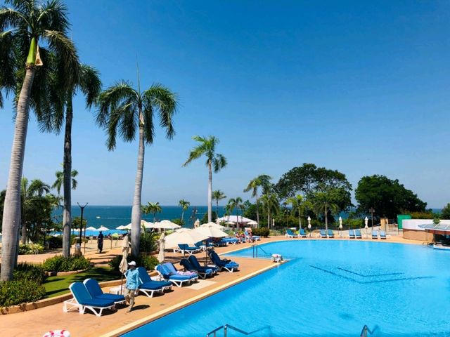 Amazing Infinity Pool Hotel in Pattaya!🇹🇭