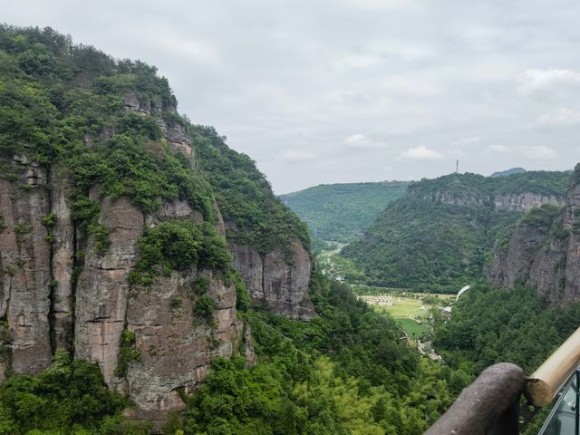 穿岩十九峰—浙江紹興新昌