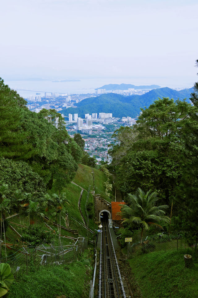 宮崎駿動畫裡的夏天|檳城升旗山。