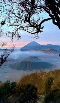 布羅莫火山：神秘的火山景觀