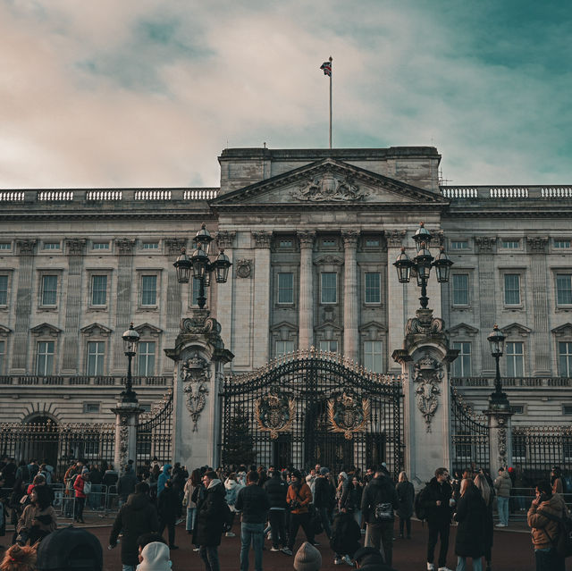 Marvel at the Majesty: Buckingham Palace's Grand Exterior