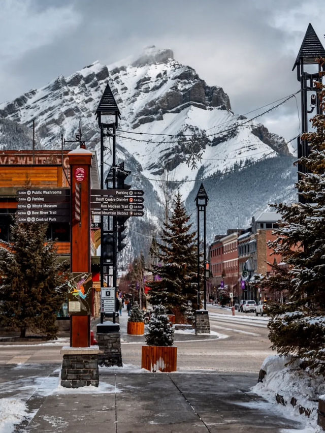 A  Walking Guide to Banff Town in Christmas 