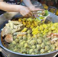 Sunday Night Market in Chiang Mai, Thailand🇹🇭