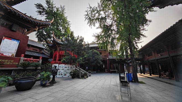 大隱於網紅街市的合肥千年老古寺。