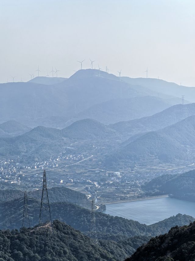 徒步穿越寧波九峰山丨九峰之巅眺望東海