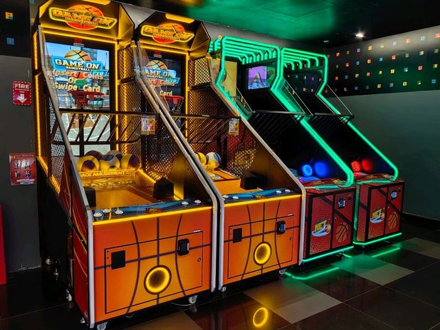 Game Zone Palo, Vibrant Arcade for Family Fun