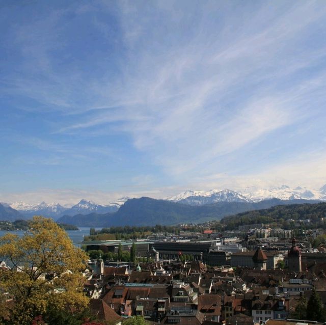 เดินเล่นกันบนกำแพงเมืองเก่า Luzern 