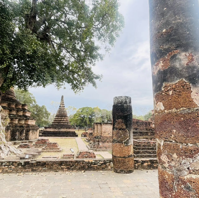  ไหว้พระ เมืองเก่า  อุทยานประวัติศาสตร์สุโขทัย