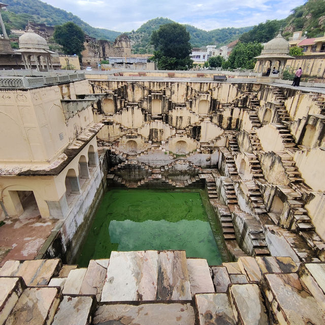 “Symmetry in Stone: Discovering the Enchanting Amer Stepwell”