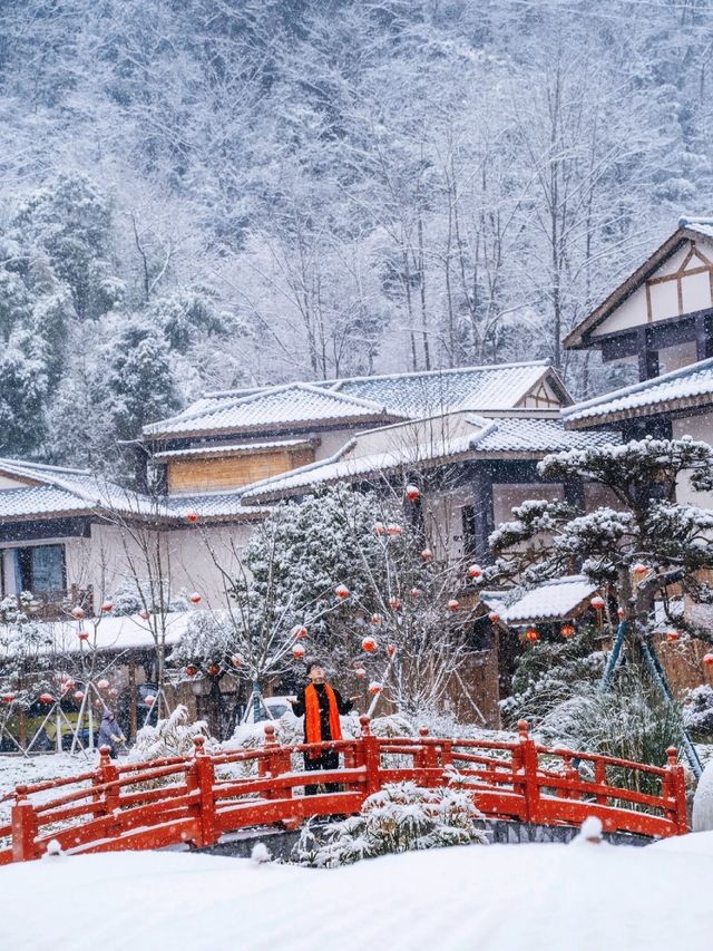 冰雪溫泉，冰火兩重天的震撼體驗