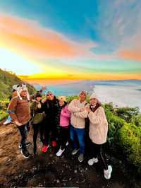 Spectacular Sunrise At Mt. Bromo⁉️🤩🌅