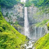 「那智瀑布：壯麗景緻，山水和諧」