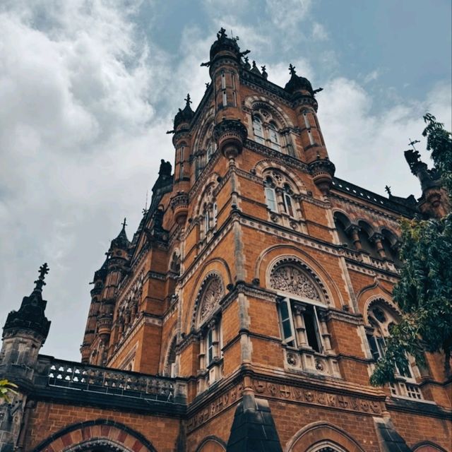 AN ICONIC RAILWAY STATION IN MUMBAI 