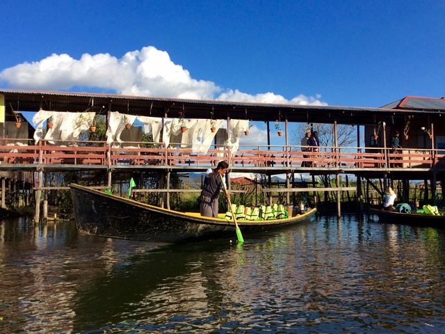 To spend a perfect weekend on Inle Lake.