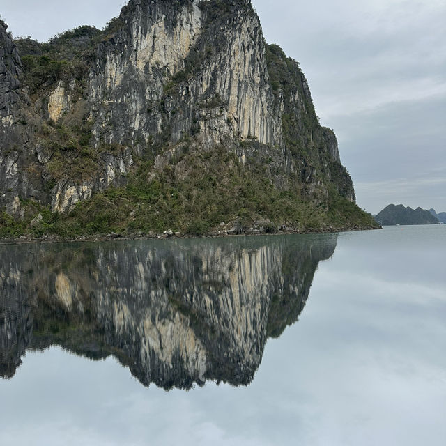 Halong Bay - Thousand Island Paradise