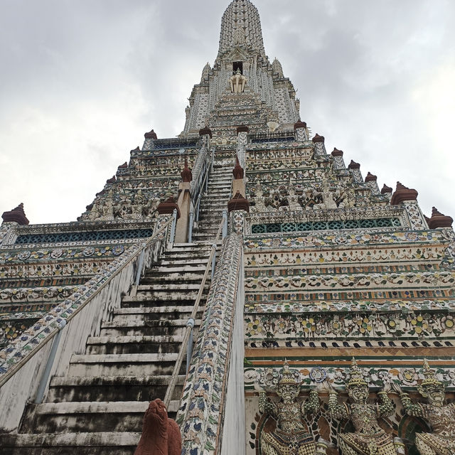 Solo Trip: A Solo Traveler’s Peaceful Escape in Wat Arun