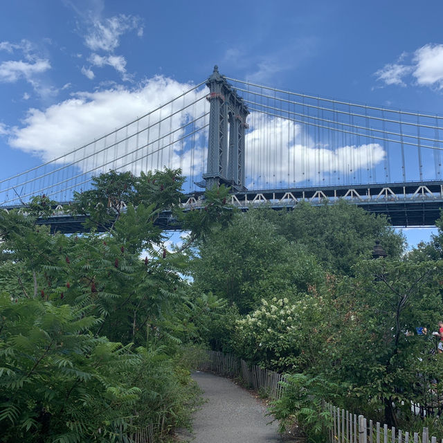 Bridging Views: Exploring Dumbo and Brooklyn Bridge