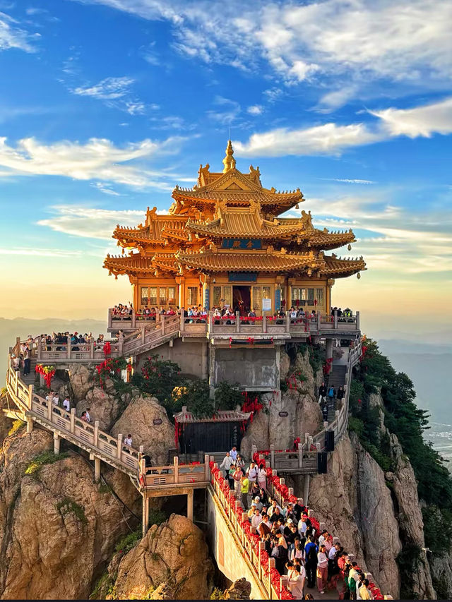 Luoyang Laojun Mountain: A Sacred Journey into Nature and Taoist Heritage