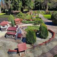 Serene Escape: Fitzroy and Treasury Gardens in East Melbourne