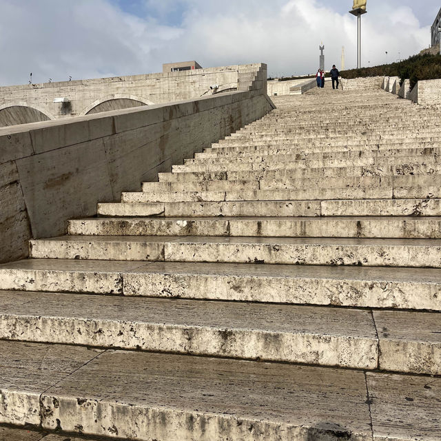 A grandiose staircase to the top