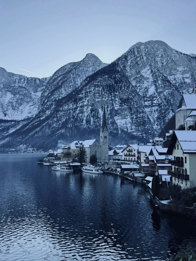 Exploring the Enchanting Beauty of Hallstatt, Austria