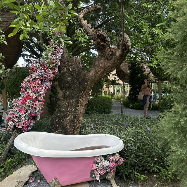 網美必拍：泰版馬爾地夫水上餐廳 Bubble in the Forest Cafe