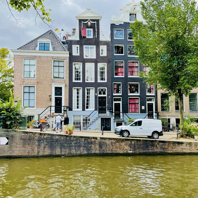 A city of canals, culture, and charm 🇳🇱 👫🎉