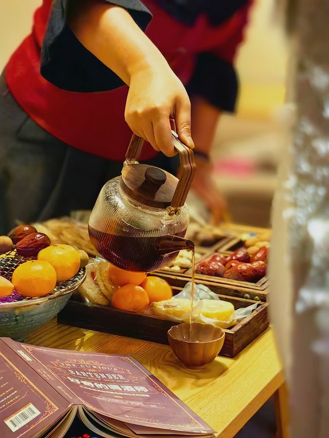 圍爐煮茶還是圍喵煮茶？今天只想躺平在貓咖啡店裡