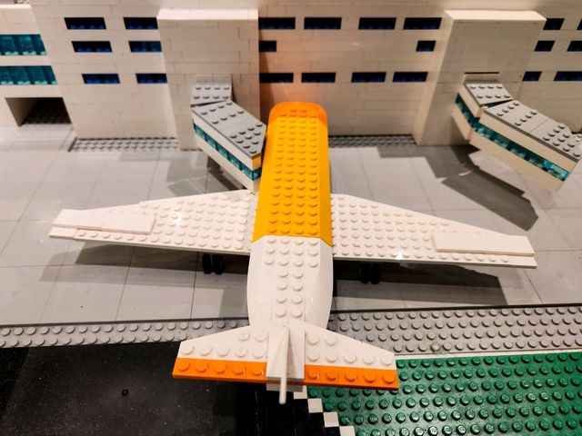 15萬塊LEGO打造出迷你桃園機場