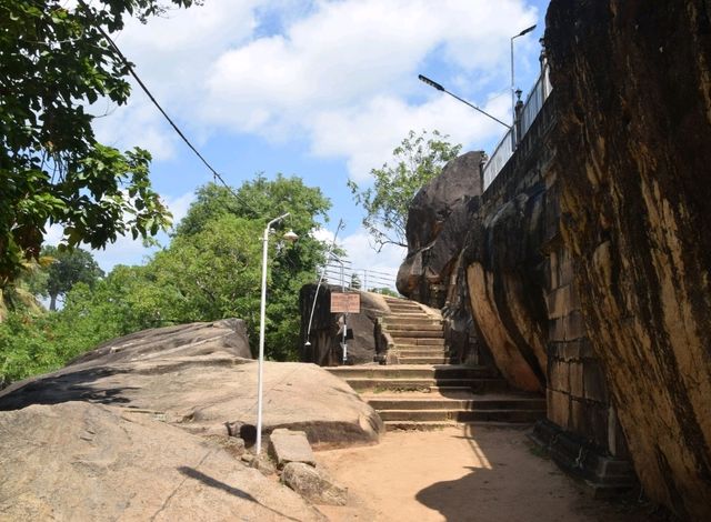 Isurumuniya Temple: a beautiful discovery 🇱🇰