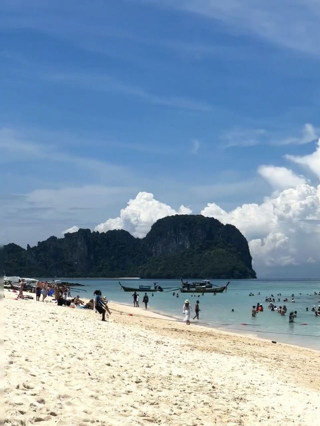 Island Hopping Day: The iconic movie scene Phi Phi Island 