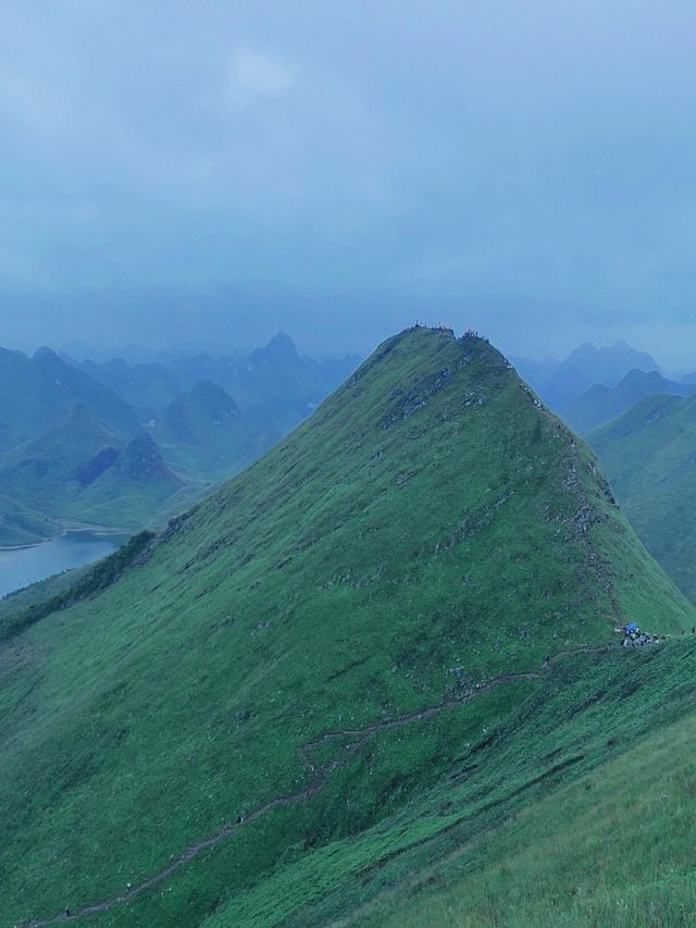 廣西崇左劍龍山｜層巒疊嶂，九曲迴腸，美而不自知。