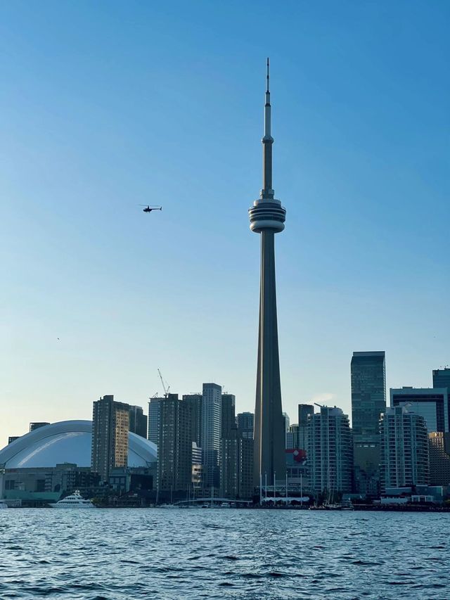 CN Tower不愧是多倫多標誌性建築，震撼到了！！。