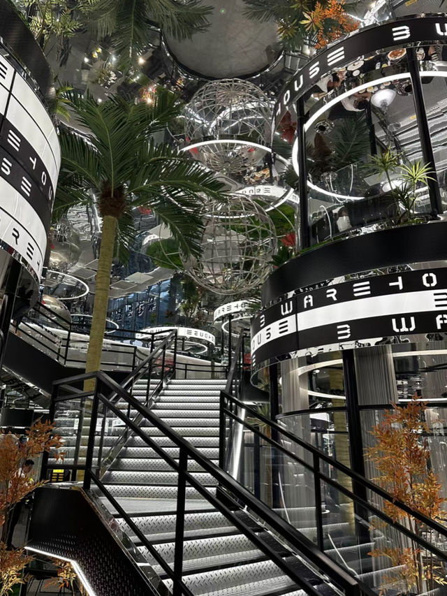 元宇宙科技感創意餐廳，體驗在空間站用餐