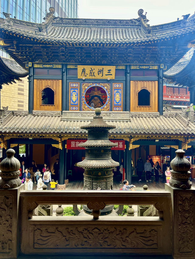 Luohan Temple: A gem in Chongqing. 