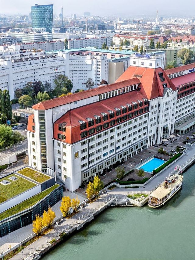 🌟 Vienna's Riverside Retreat: Hilton Waterfront Wonders 🌟