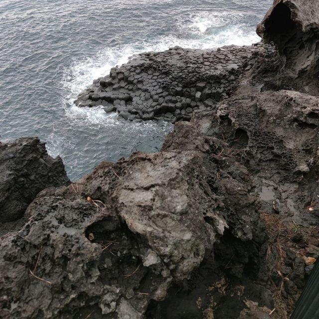 🇰🇷 Jusangjeolli Cliff: Nature's Bold Masterpiece