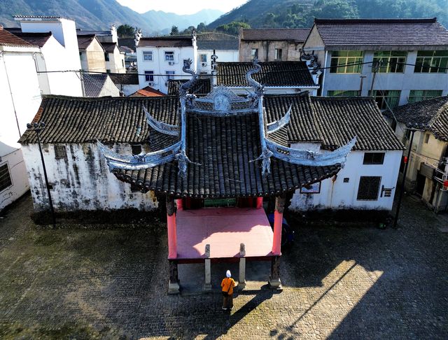 王羲之後裔聚居地華堂古村的精華建築—王氏宗祠