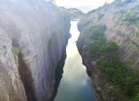 秋高氣爽，登山賞湖。